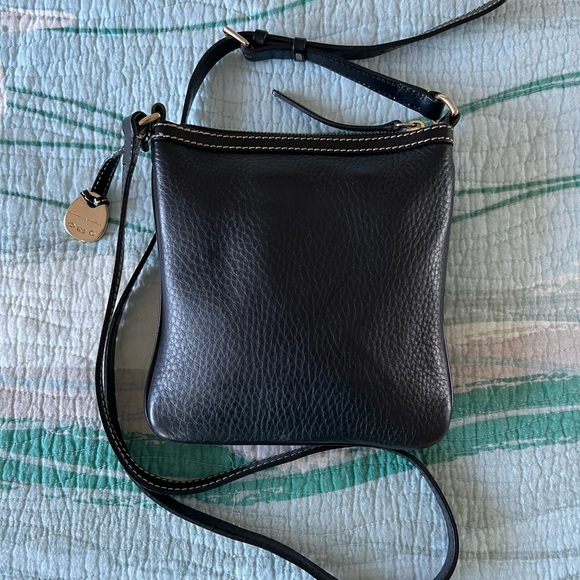 Dooney & Bourke letter carrier bag - Picture 2 of 3